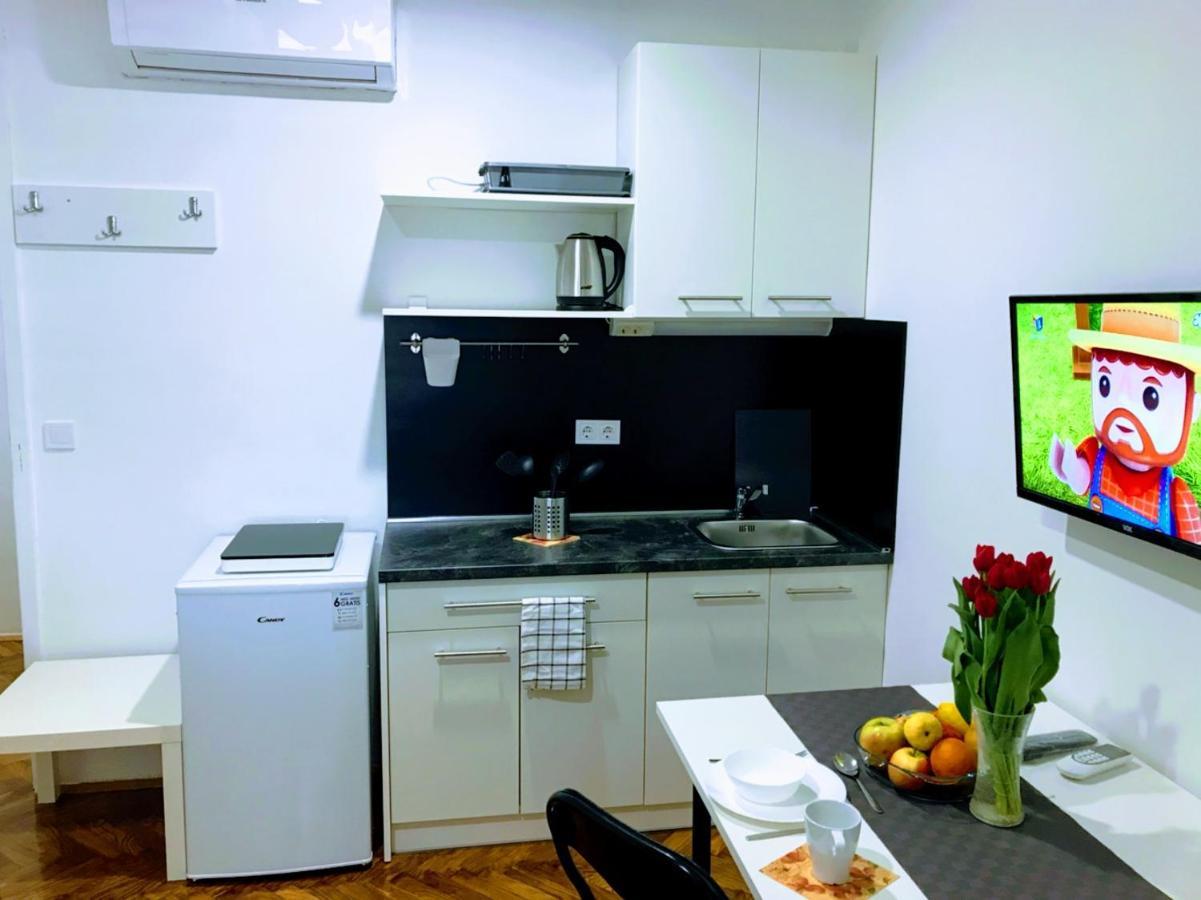 Pula Center Green Park Apartments And Rooms Exterior foto