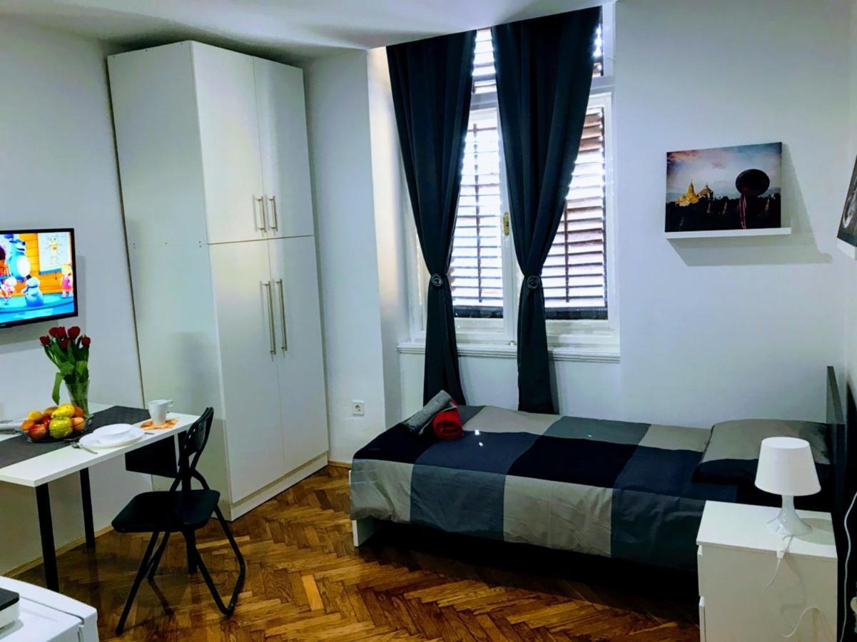 Pula Center Green Park Apartments And Rooms Exterior foto